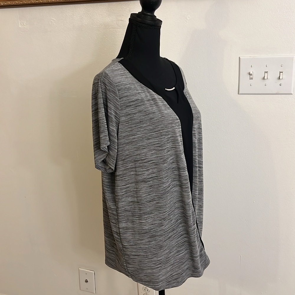 Suzie In The City Plus Size Two-Toned Top, Sz. 1X. - Picture 2 of 6